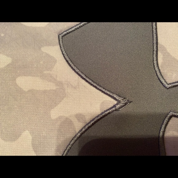 Under Armour Hoodie - Picture 4 of 5